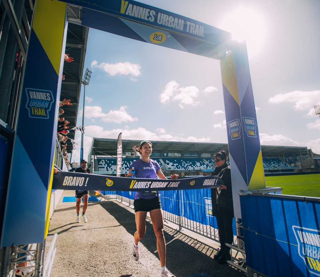 Arrivée de la première féminine du Van Urban Trail 2025