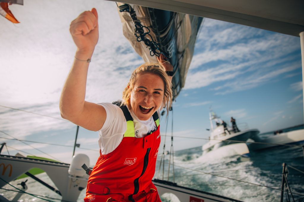 Violette Dorange lors de sa première course en IMOCA, photo de couverture de son livre